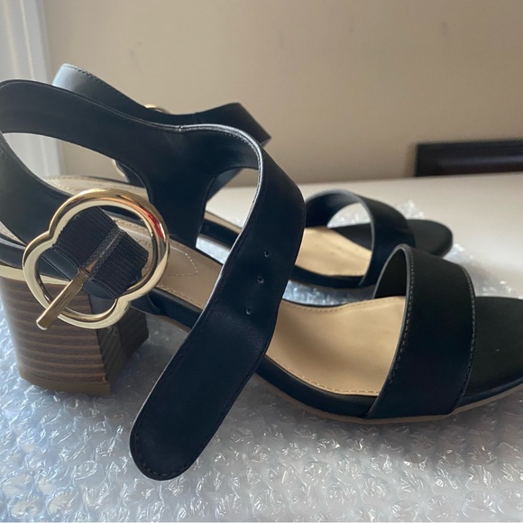 Liz Claiborne Black Open-Toe Ankle Strap Sandals Wide - Picture 2 of 3